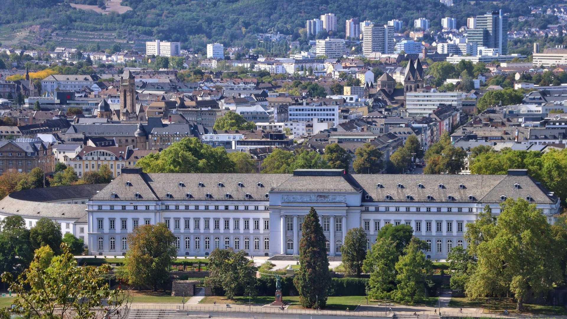 Schloss mit Schlossstufen | &copy; Koblenz Touristik GmbH / Johannes Bruchhof