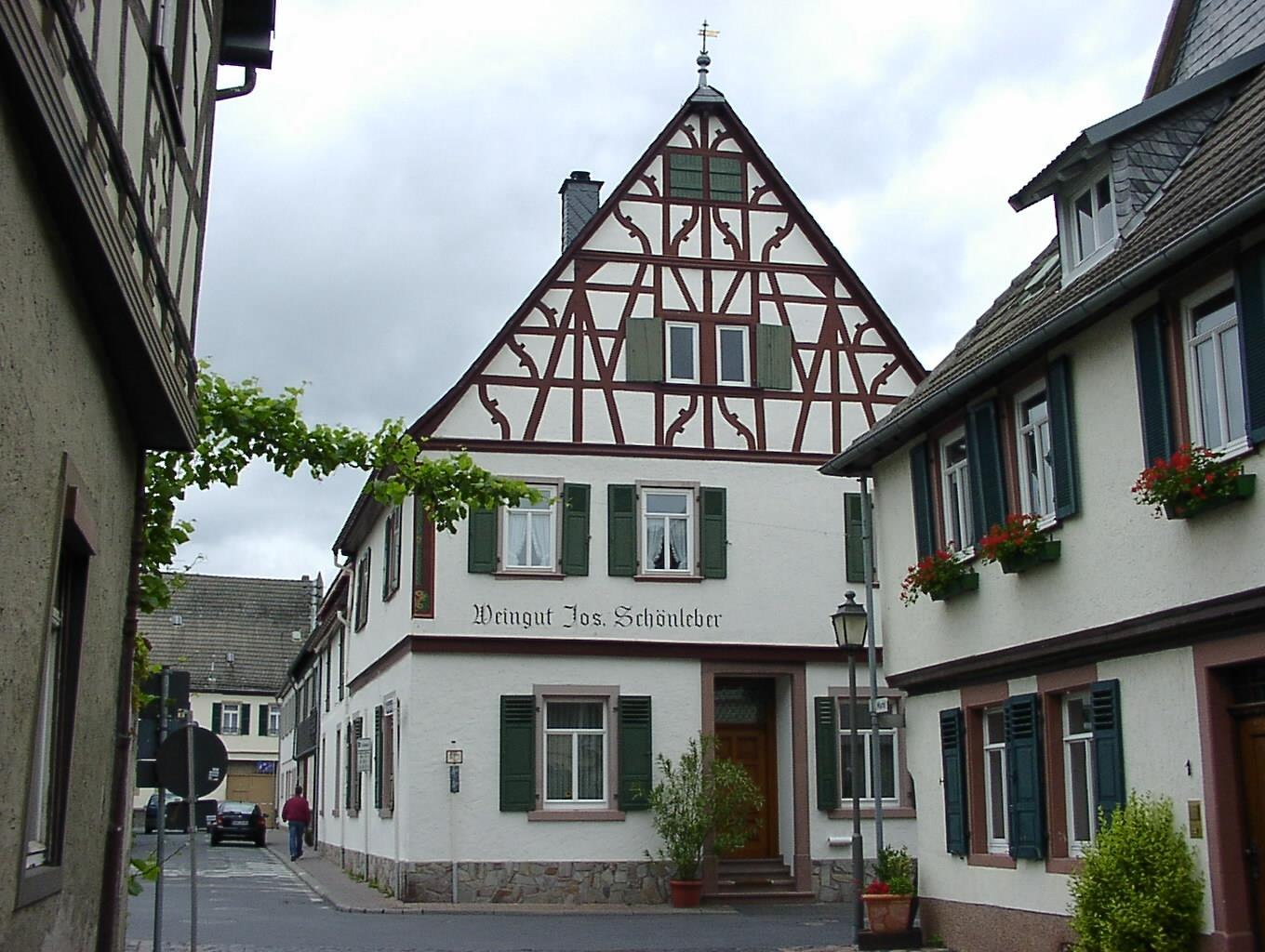 Hausansicht au&szlig;en | &copy; Weingut Josef Sch&ouml;nleber