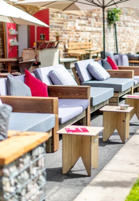 Cuvée-Diehls Außenlounge_am Rheinufer | © Diehl´s Hotel GmbH Cuvée-Diehls Außenlounge_am Rheinufer | © Diehl´s Hotel GmbH