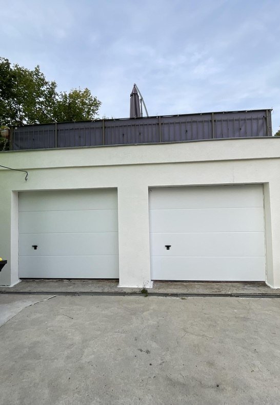 Garage | &copy; Andrea Wisian