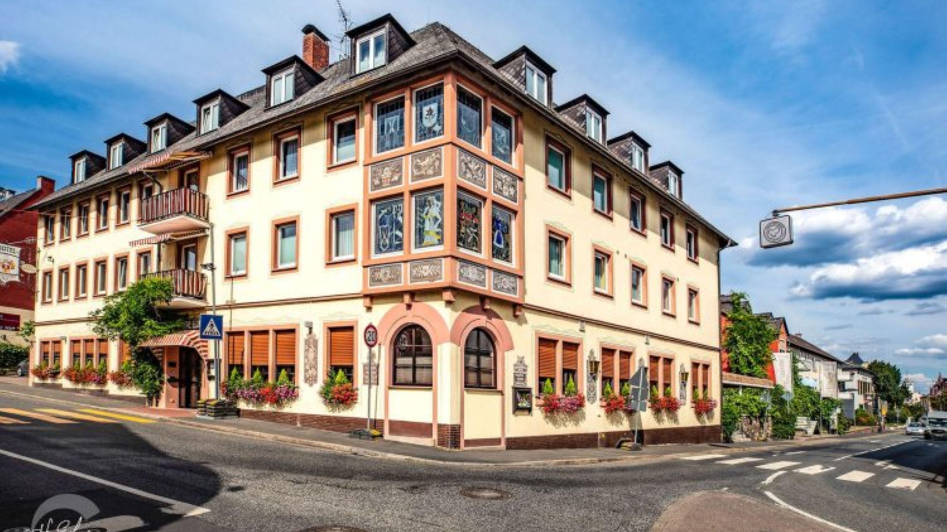 Hotel-Front--Rüdesheimer Hof vergrößert | © Rüdesheimer Hof