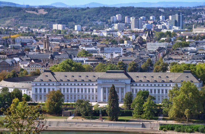 Schloss mit Schlossstufen | &copy; Koblenz Touristik GmbH / Johannes Bruchhof