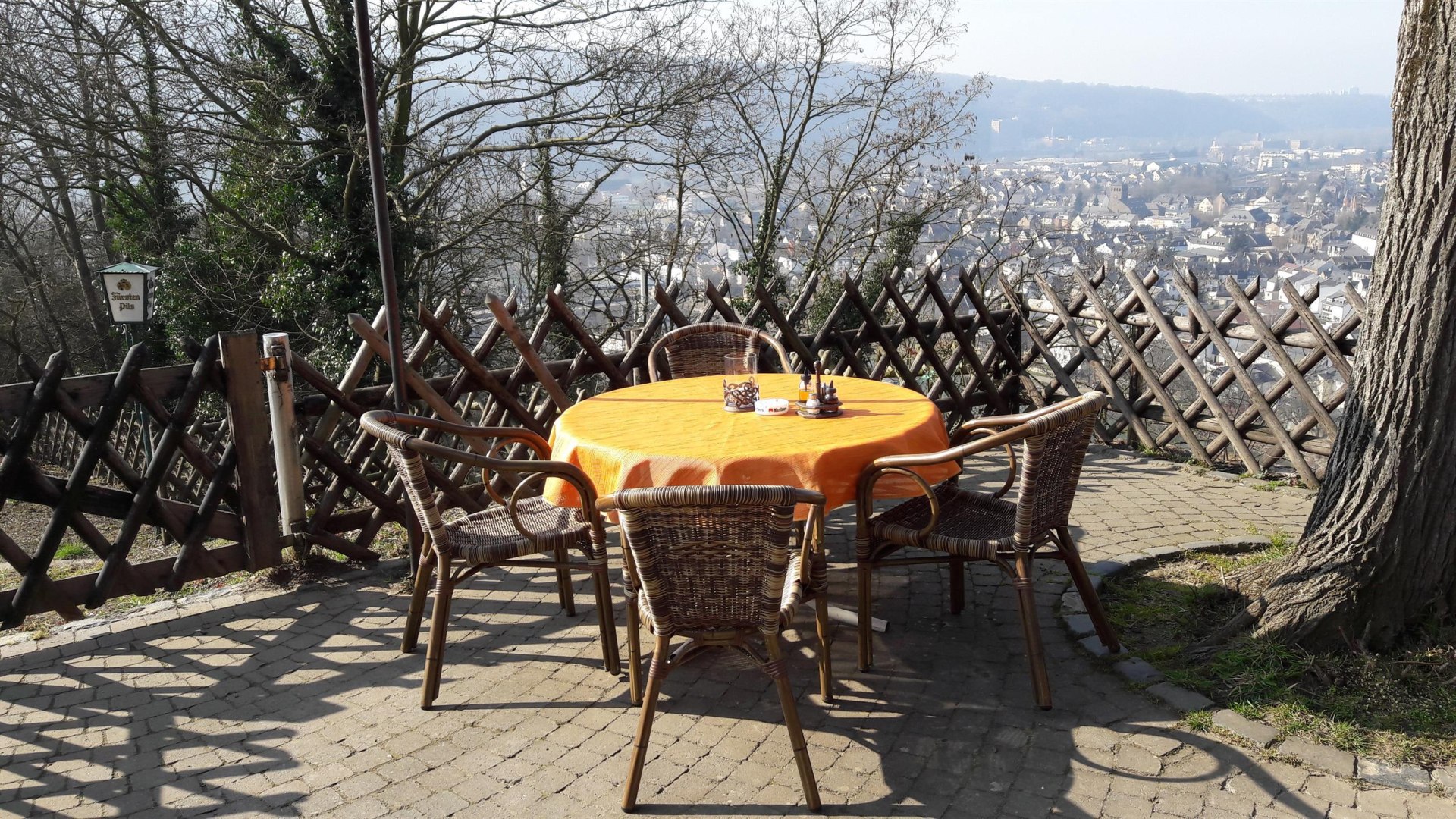 Burgrestaurant Au&szlig;enterrasse | &copy; Fam. Pehlivanov, Lahnstein