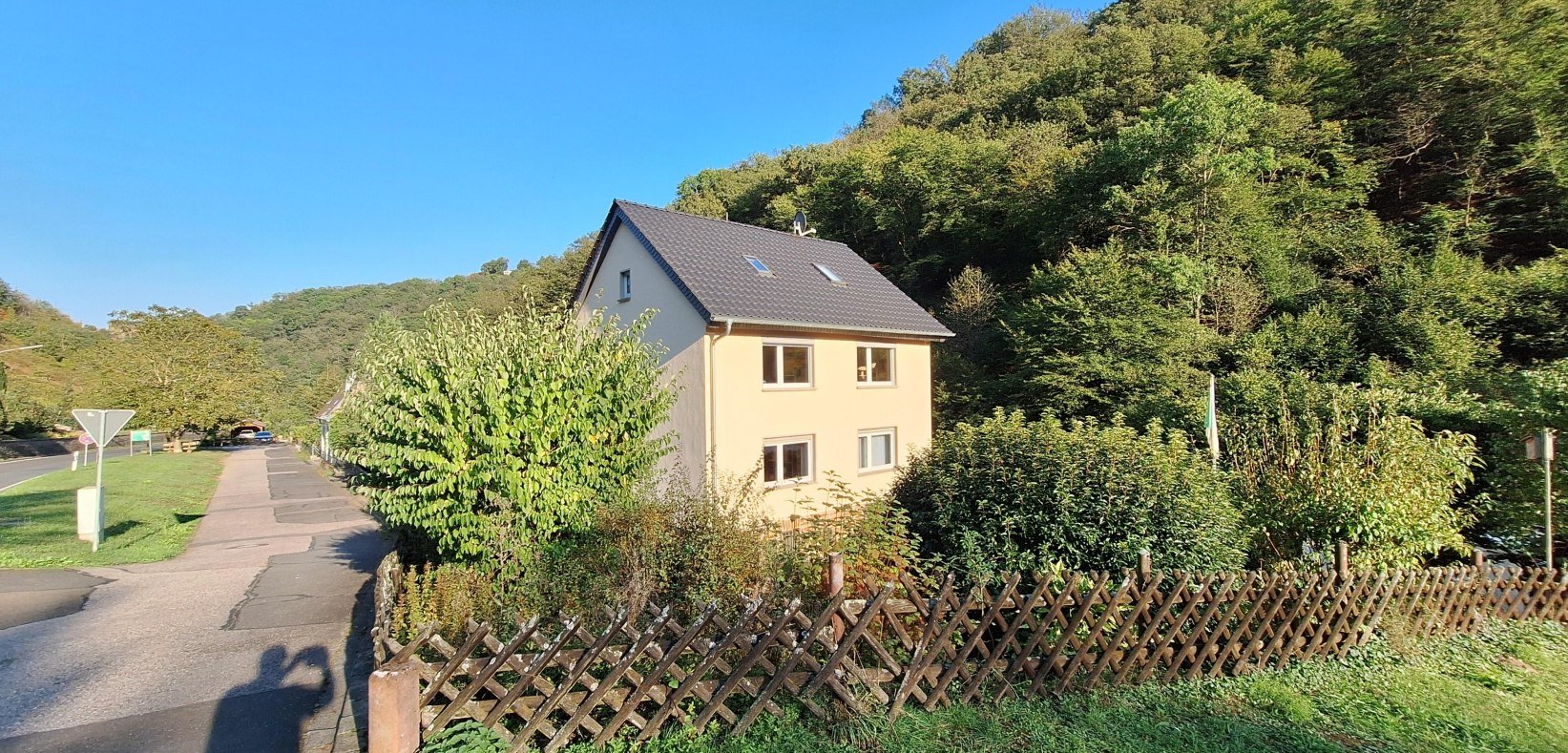 Hausansicht | &copy; FeWo Bachgefl&uuml;ster