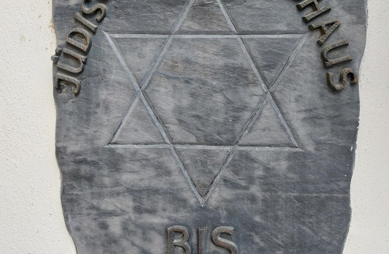 Gedenktafel | &copy; Tourist-Information Erlebnis Rheinbogen