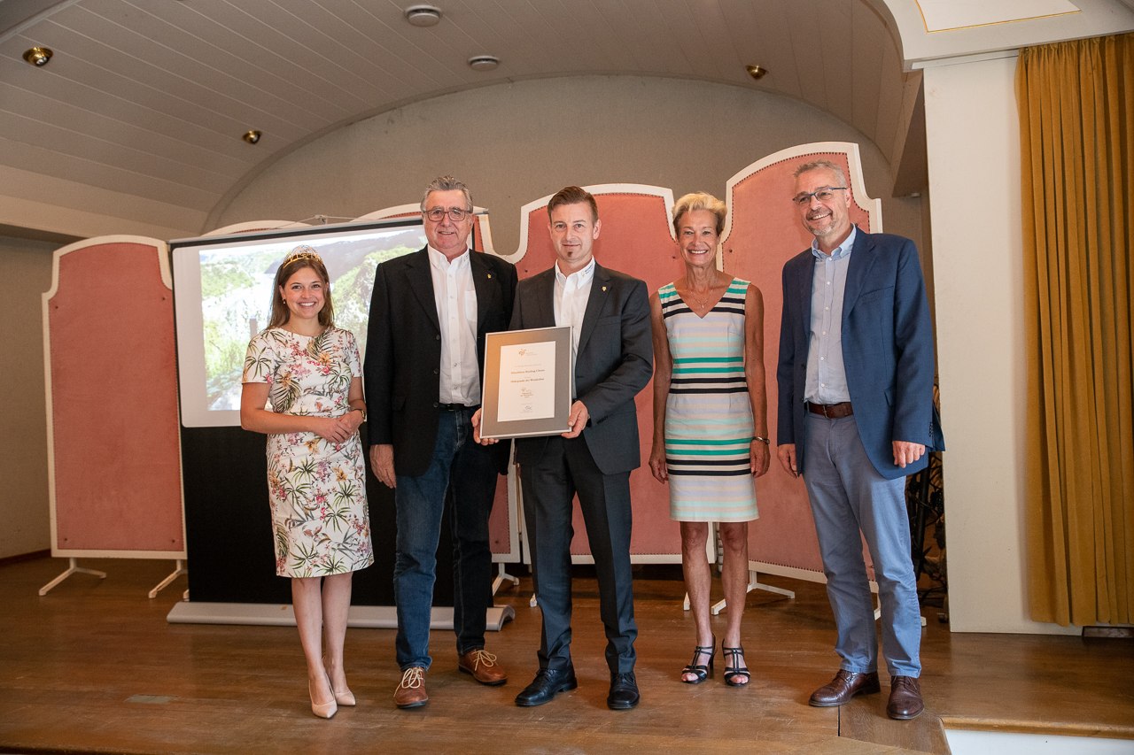Verleihung "Höhepunkt der Weinkultur 2022" an die Riesling Charta | © Deutsches Weininstitut Verleihung "Höhepunkt der Weinkultur 2022" an die Riesling Charta | © Deutsches Weininstitut