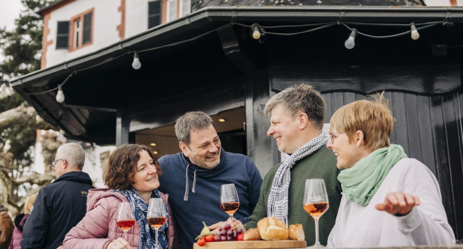 Weinprobierstand am Rhein | &copy; Florian Kresse