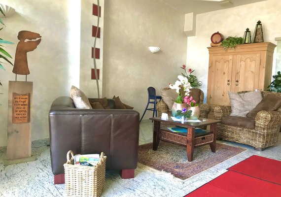 Lobby | &copy; Zurstra&szlig;en