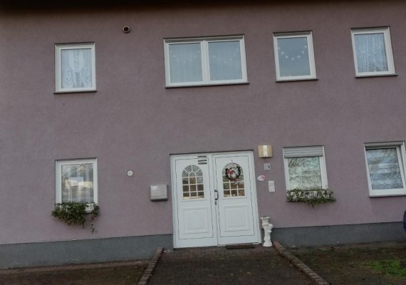 Haupteingang | &copy; Reyhan Moulas