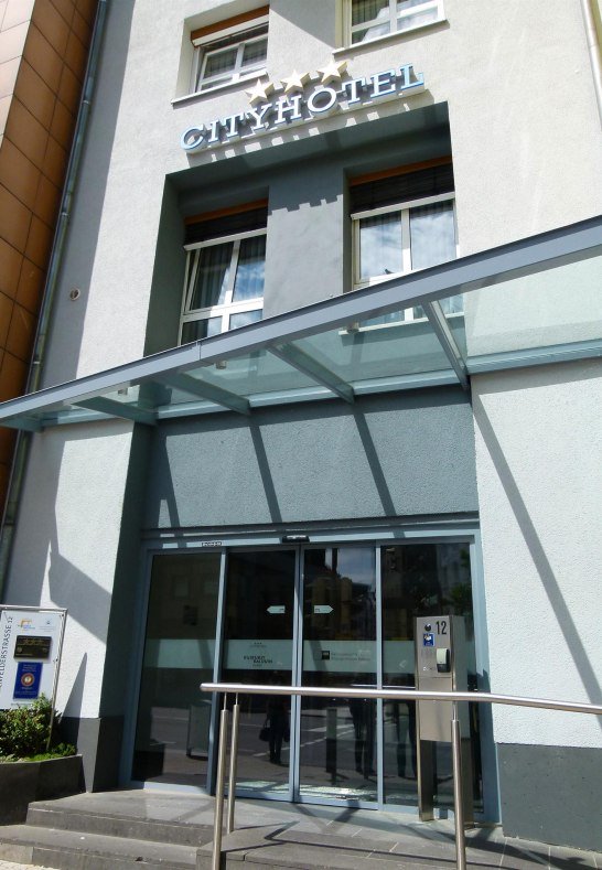 Hoteleingang | &copy; City-Hotel Kurf&uuml;rst Balduin GmbH