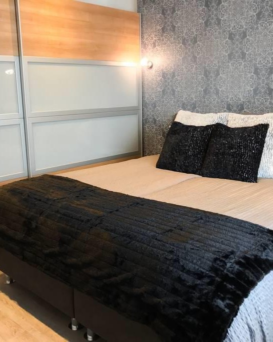 Schlafzimmer mit Boxspringbett | &copy; Kisch