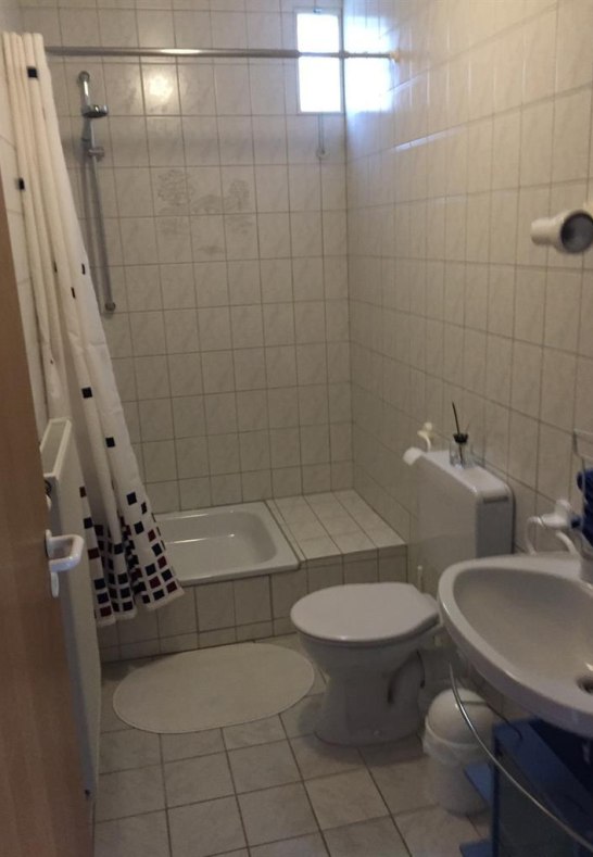 Zimmer1Bad | &copy; Dietz