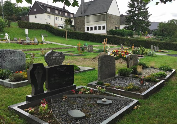 Friedhof Henschhausen unten | &copy; Sabine Pilger