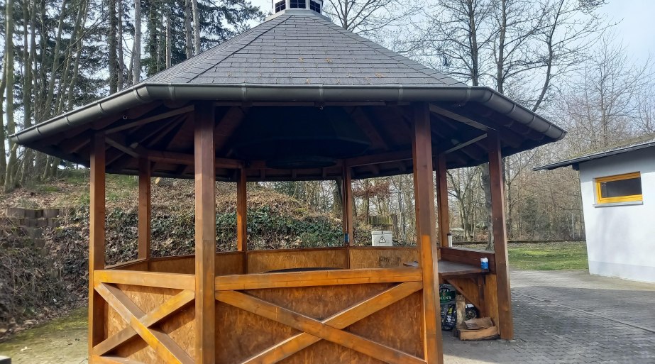 Grillh&uuml;tte am Sportplatz | &copy; C. Vogt