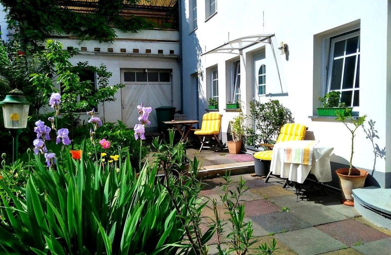 Gartenansicht | &copy; Helga Kahle Elkady