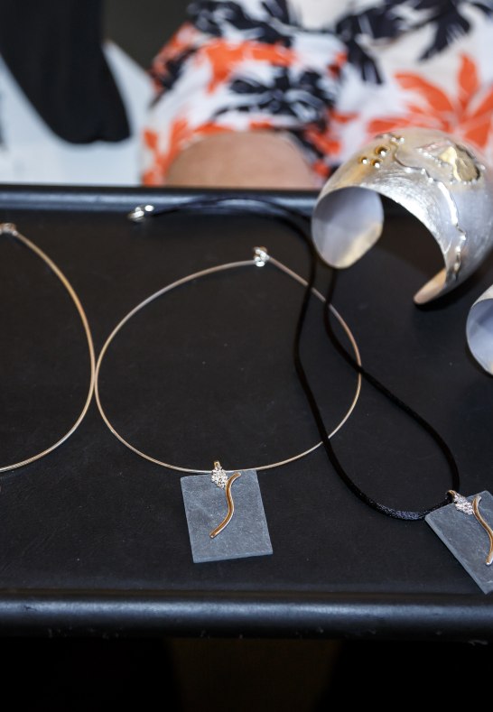 Schmuck der 53. Mittelrhein-Weinhoheiten (Juwelier Schmelzeisen) | &copy; Fotostudio Eidens-Holl