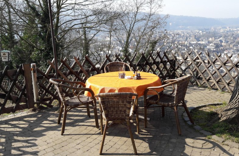 Burgrestaurant Au&szlig;enterrasse | &copy; Fam. Pehlivanov, Lahnstein