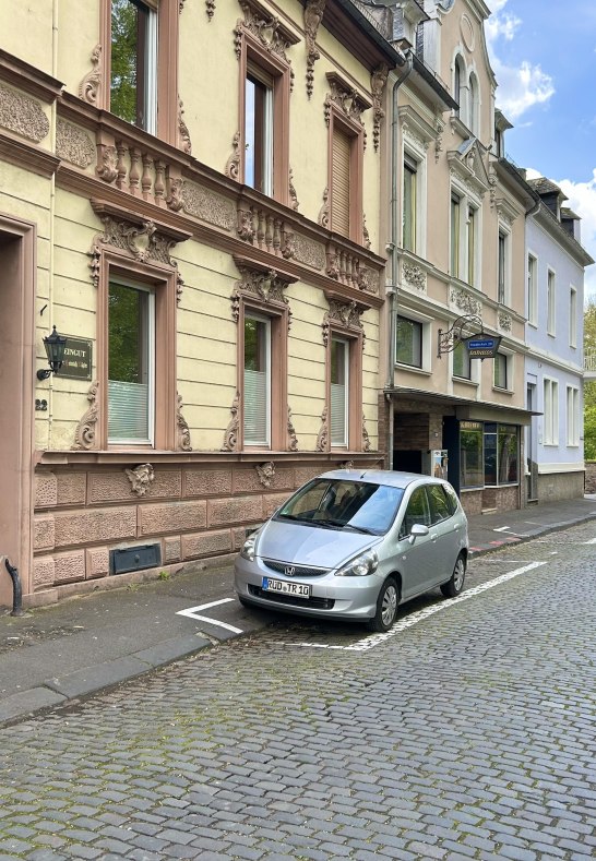 Straße vorm Weingut | © © 2025 LaBed