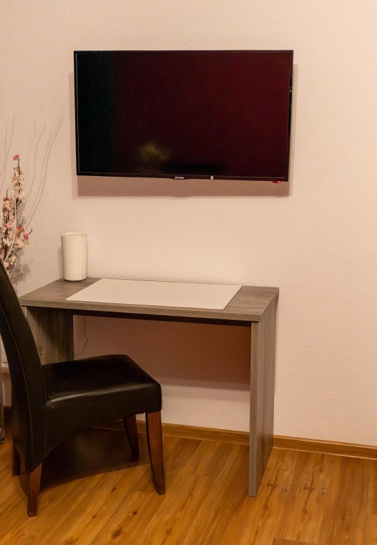 Arbeitsecke mit TV und WLAN | &copy; fotozauberkoblenz.de