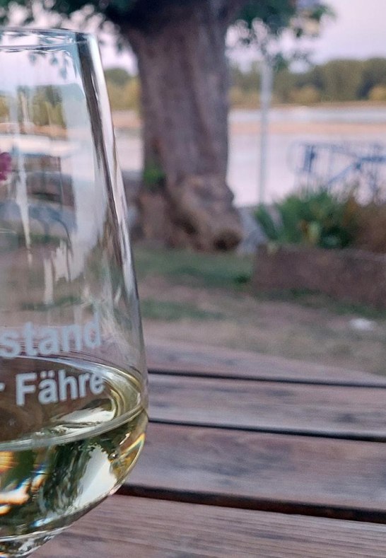 Weinprobierstand an der F&auml;hre | &copy; Rheingau-Taunus Kultur und Tourismus