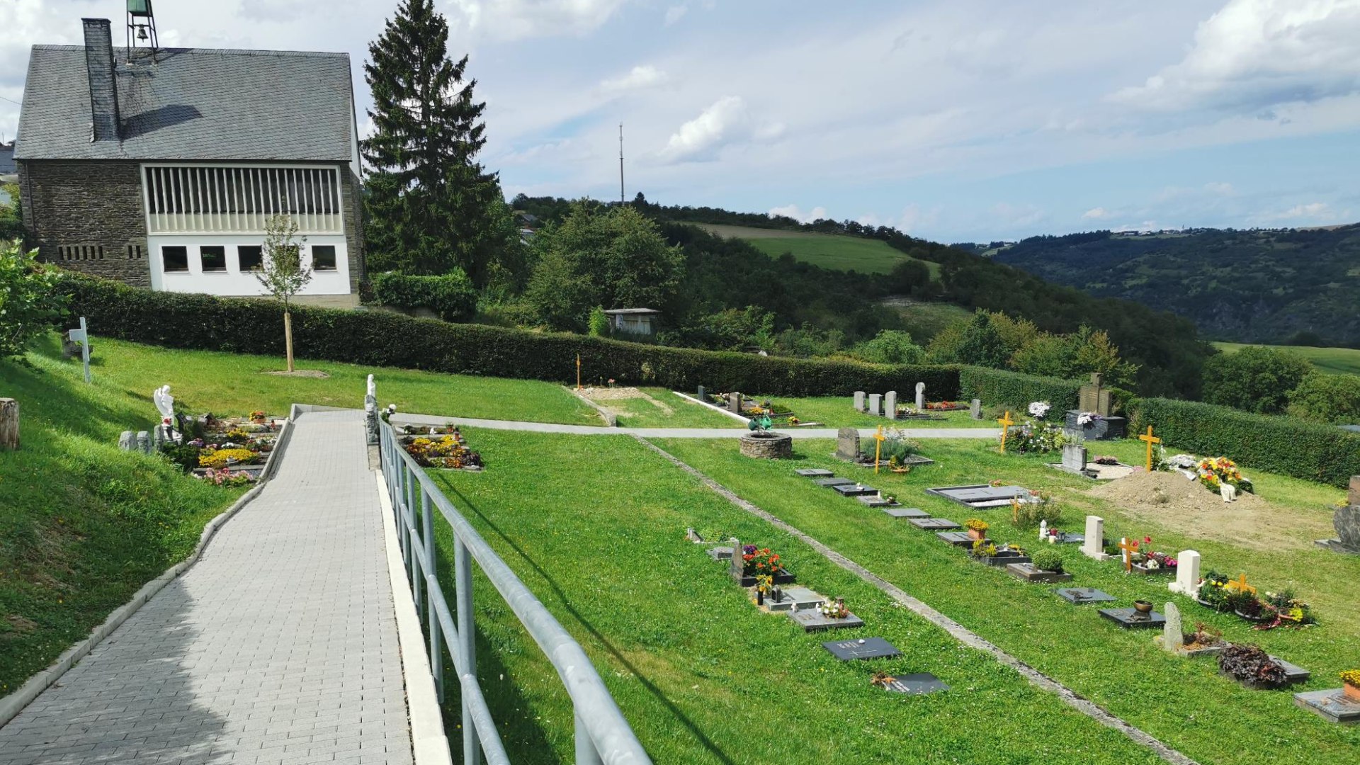 Friedhof Henschhausen | © Sabine Pilger Friedhof Henschhausen | © Sabine Pilger