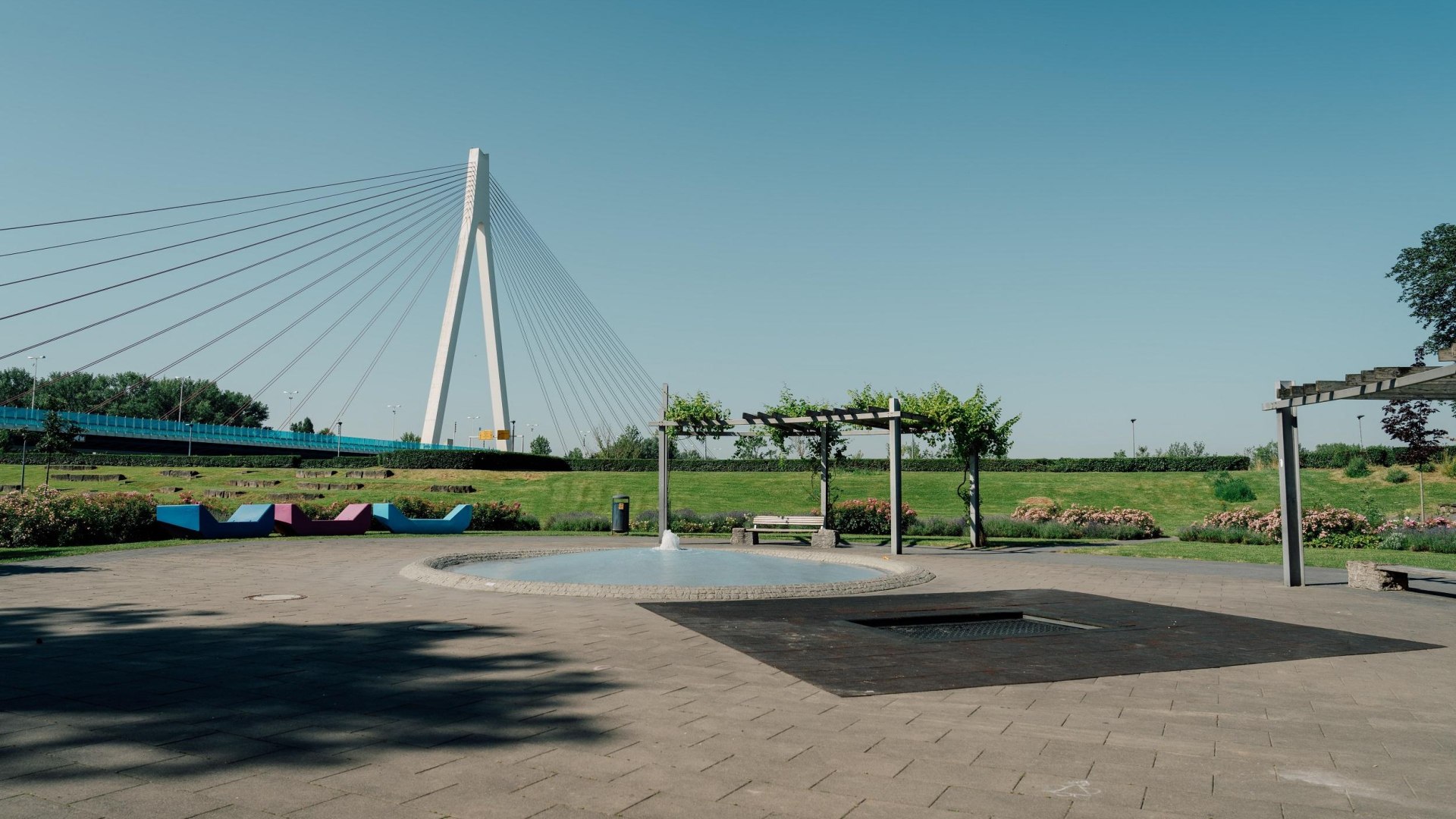 Goetheanlage mit Blick auf die Br&uuml;cke | &copy; Zimpfer_Photography