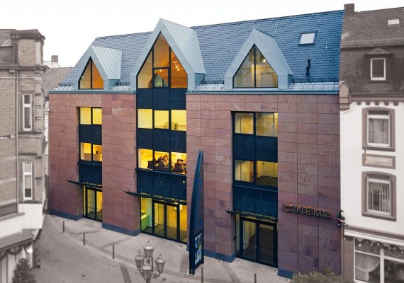 Stadthalle Au&szlig;enansicht | &copy; Anja Schlamann