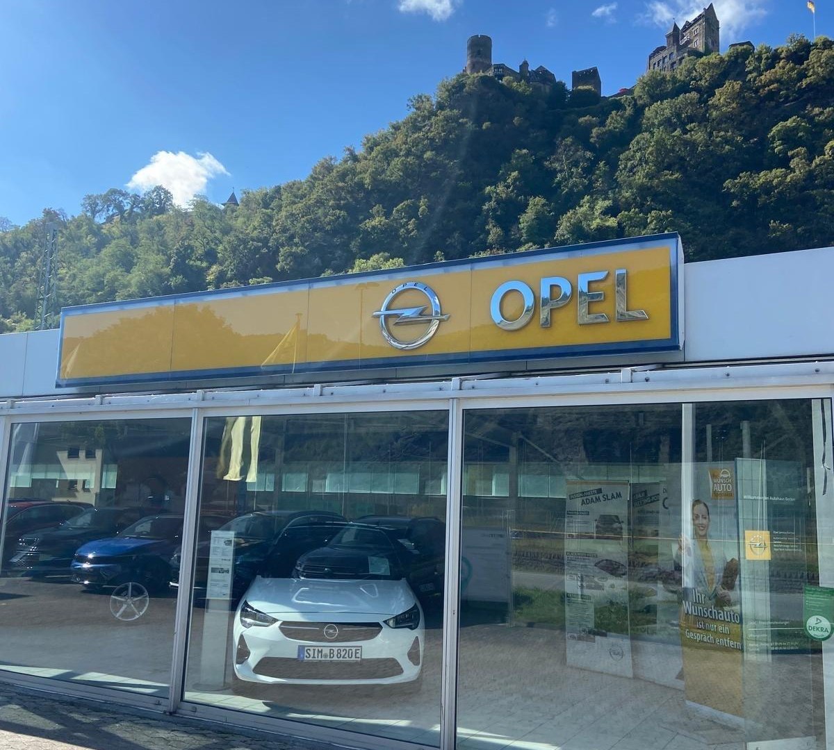 Opel mit Aussicht | &copy; Fam. Becker, Oberwesel