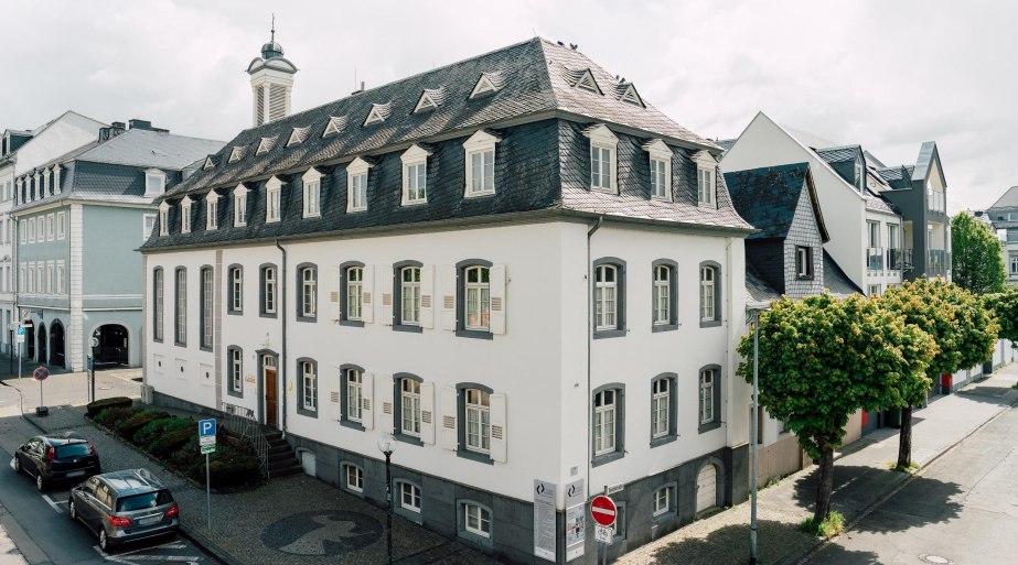Blick vom Deich auf die STADGALERIE | &copy; Zimpfer_Photography
