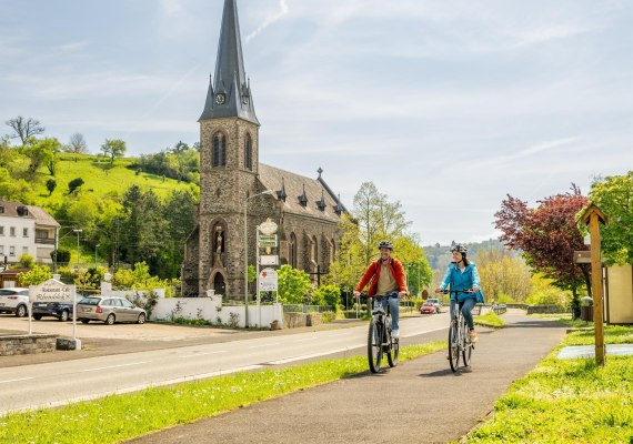 Rheinradweg Filsen | © Dominik Ketz/Romantischer Rhein Tourismus GmbH Rheinradweg Filsen | © Dominik Ketz/Romantischer Rhein Tourismus GmbH