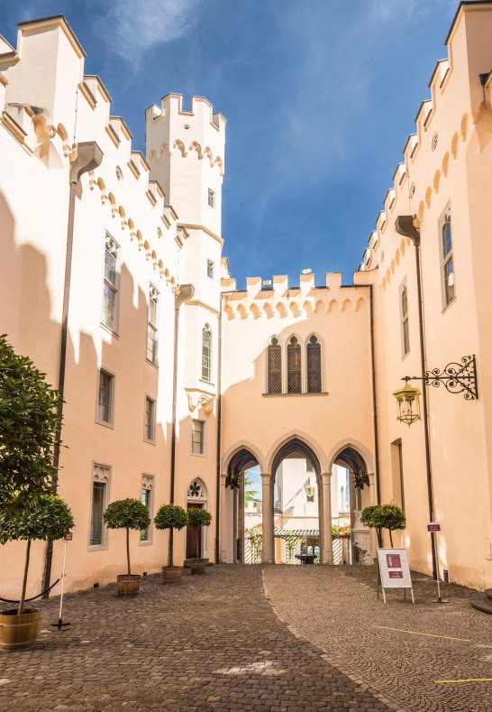 Schloss Stolzenfels Innenhof | © Rheinland-Pfalz Tourismus GmbH / Dominik Ketz Schloss Stolzenfels Innenhof | © Rheinland-Pfalz Tourismus GmbH / Dominik Ketz