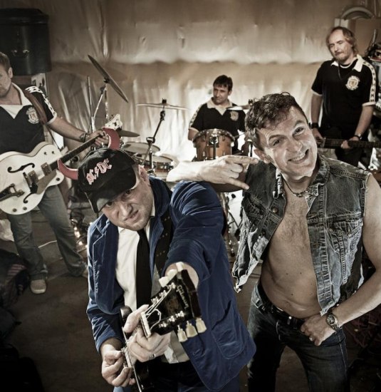 2025_10_24 Hole Full of Love ACDC Tribute im Café | © Hole Full of Love