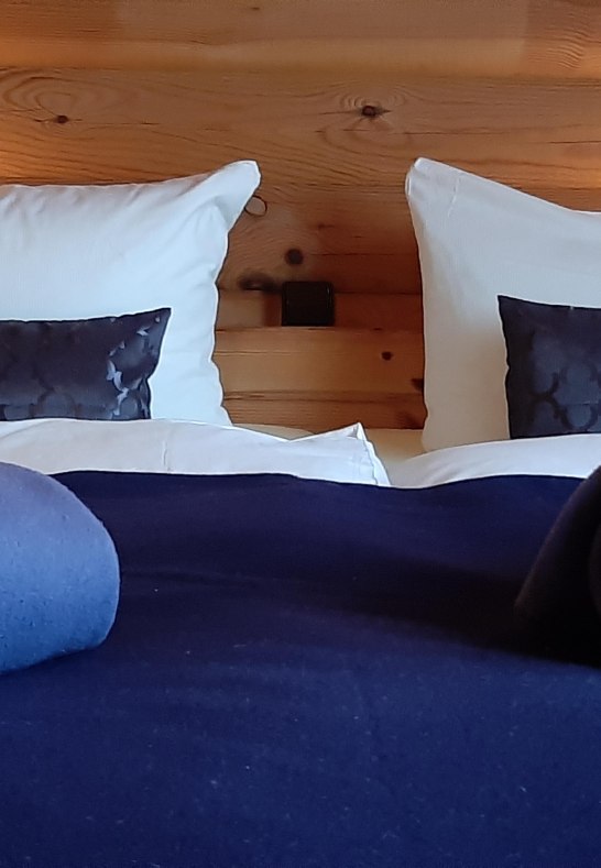 Chalet_Bett | © Hotel Zum Kronprinzen