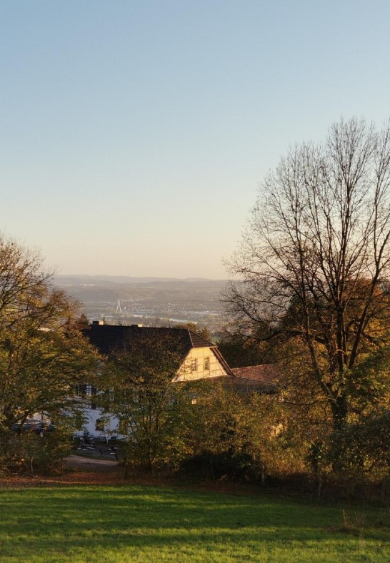 Blick auf Hahnhof und | &copy; R&auml;mer