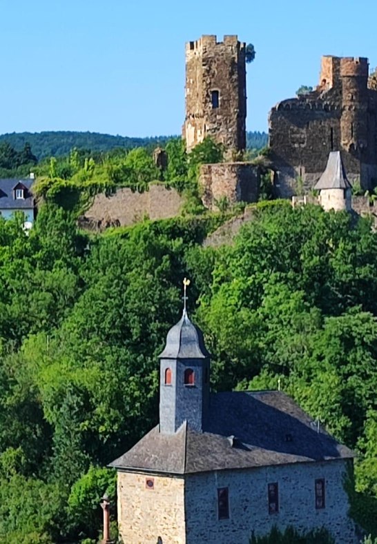 Burg und Kapelle | &copy; Ulrike Dallmann