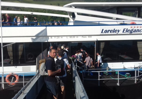 wein date 2022 Schiff Boarding | © Mittelrhein Wein e. V. wein date 2022 Schiff Boarding | © Mittelrhein Wein e. V.