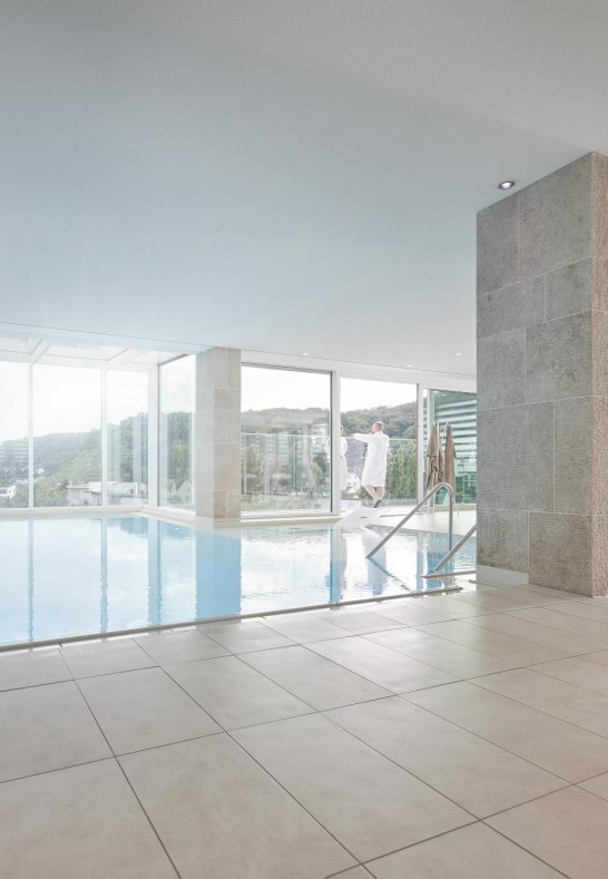 F&Auml;HRHAUS Koblenz Poolbereich | &copy; Picture Colada GmbH