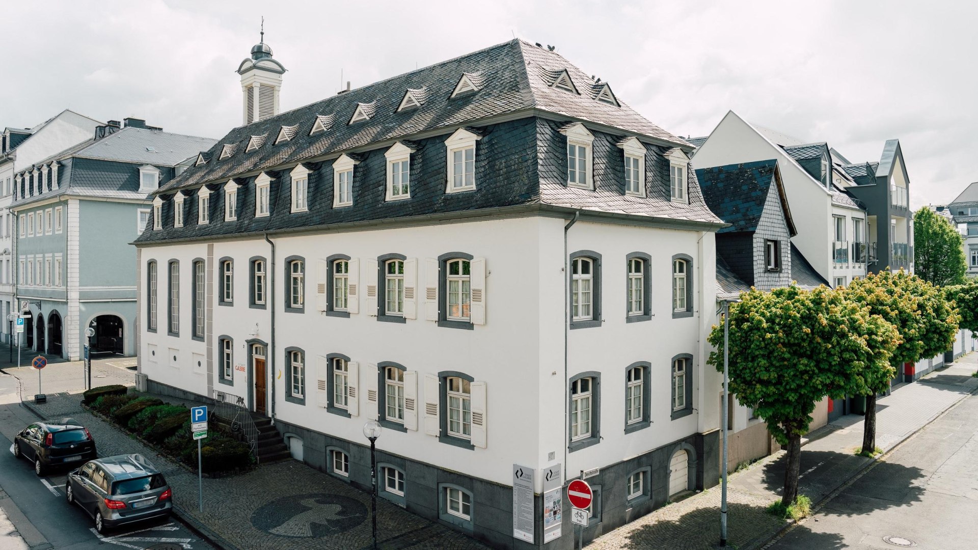 Blick vom Deich auf die STADGALERIE | &copy; Zimpfer_Photography