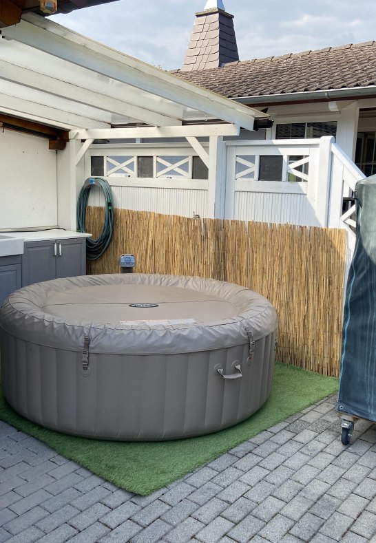 Moselchalet Koblenz Au&szlig;enk&uuml;che und Grillecke und W | &copy; Stefanie K&auml;fer