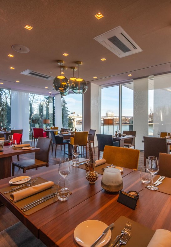 F&Auml;HRHAUS Koblenz Hotel Restaurant Landgang | &copy; Artur Lik Fotografie