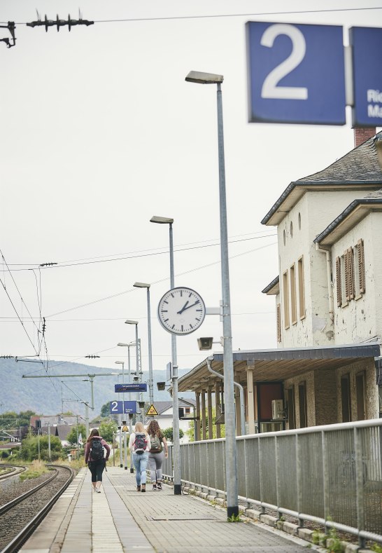 Bahnhof | &copy; Marco Rothbrust