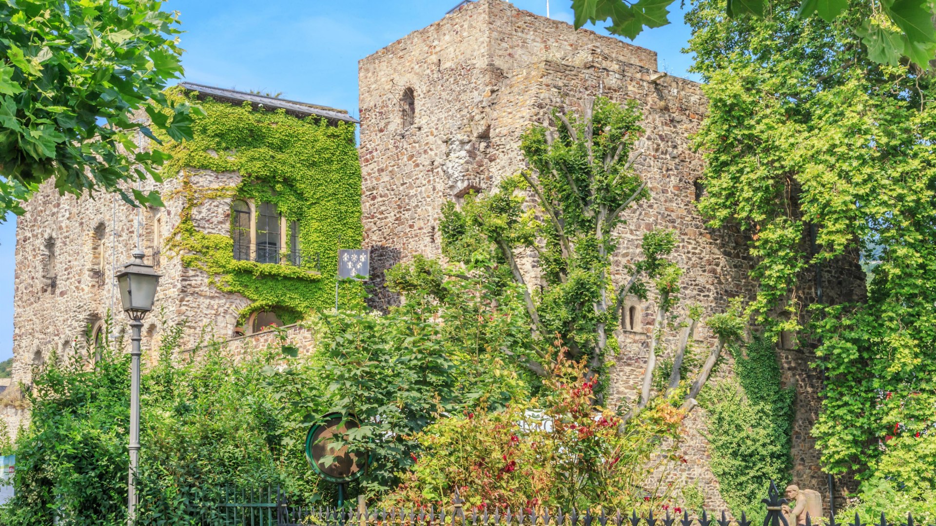 Br&ouml;mser Burg im Fr&uuml;hjahr | &copy; Marlis Steinmetz